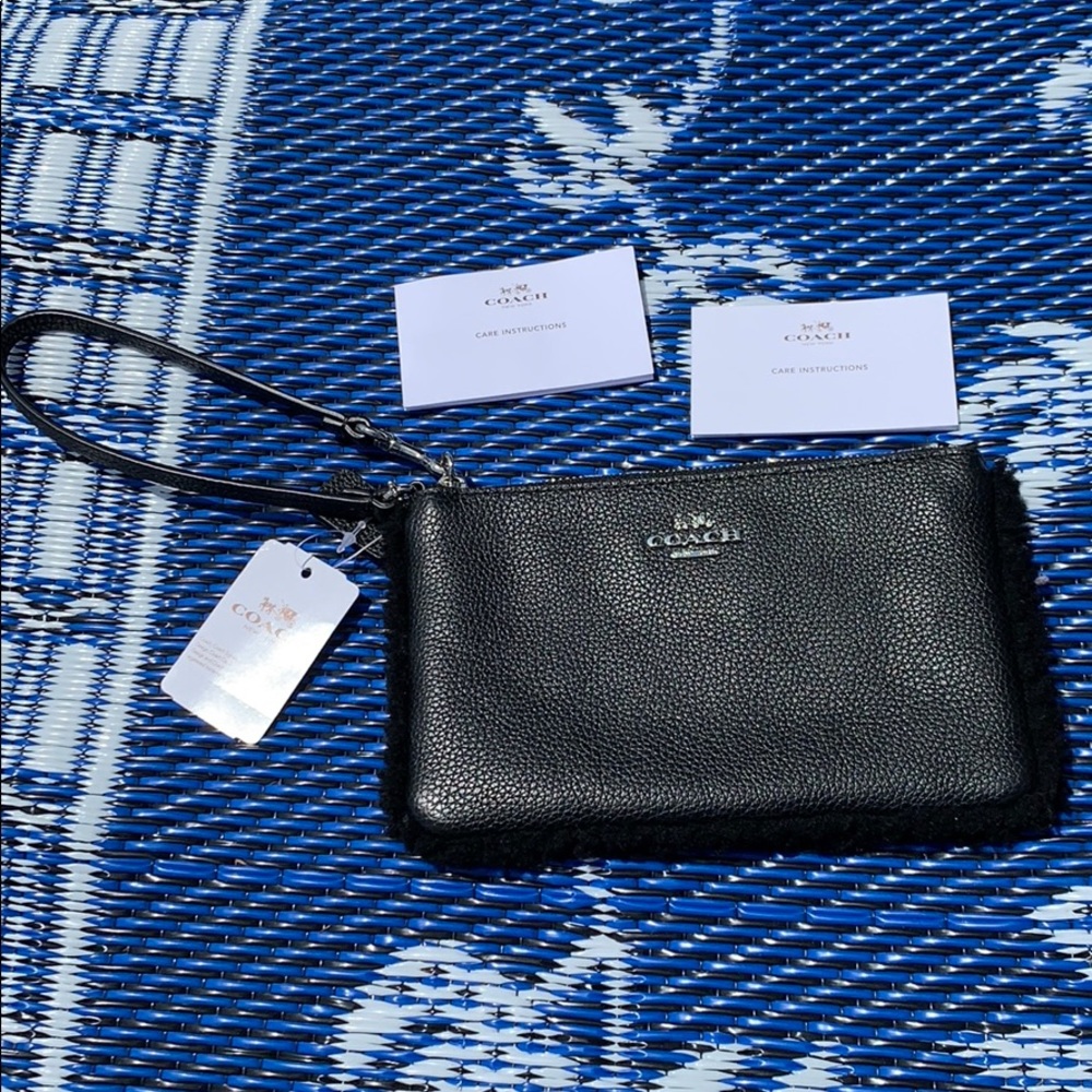 🙌🏼 NEW coach wristlet🙌🏼
